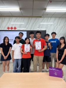 講師於行前講授全齡眼科與老花衛生教育 